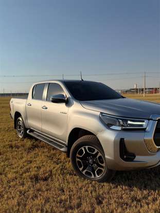 TOYOTA-HILUX-2.8 D-4D TURBO DIESEL CD SR 4X4 AUTOMÁTICO TOYOTA-HILUX-2022