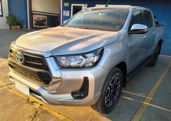 TOYOTA HILUX 2.8 D-4D TURBO DIESEL CD SRV 4X4 AUTOMÁTICO