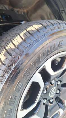 TOYOTA-HILUX-2.8 D-4D TURBO DIESEL CD SRX 4X4 AUTOMÁTICO TOYOTA-HILUX-2024