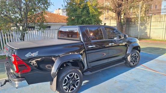 TOYOTA-HILUX-2.8 D-4D TURBO DIESEL CD SRX 4X4 AUTOMÁTICO TOYOTA-HILUX-2024