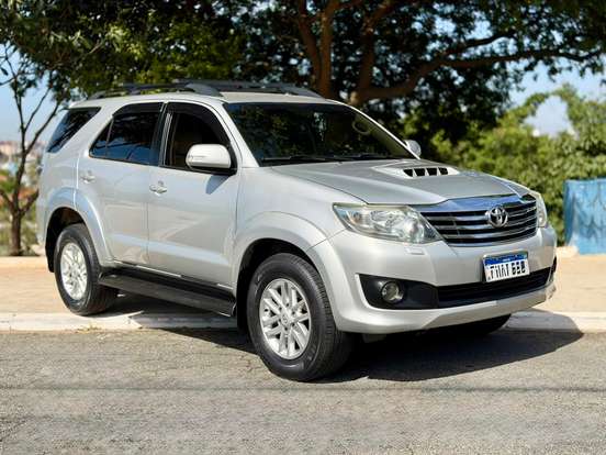 TOYOTA-HILUX SW4-3.0 SRV 4X4 16V TURBO INTERCOOLER DIESEL 4P AUTOMÁTICO TOYOTA-HILUX SW4-2012
