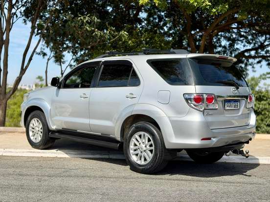 TOYOTA-HILUX SW4-3.0 SRV 4X4 16V TURBO INTERCOOLER DIESEL 4P AUTOMÁTICO TOYOTA-HILUX SW4-2012