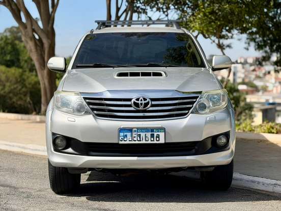TOYOTA-HILUX SW4-3.0 SRV 4X4 16V TURBO INTERCOOLER DIESEL 4P AUTOMÁTICO TOYOTA-HILUX SW4-2012