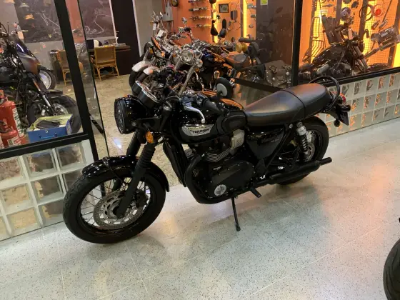 TRIUMPH BONNEVILLE T100 BLACK 900 TRIUMPH BONNEVILLE T100 BLACK 900