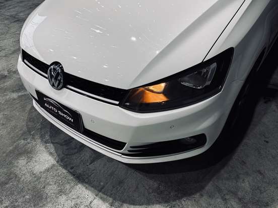 VOLKSWAGEN-FOX-2016