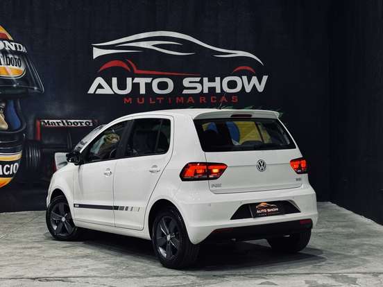 VOLKSWAGEN-FOX-2016
