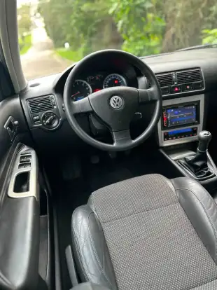 VOLKSWAGEN-GOLF-2010