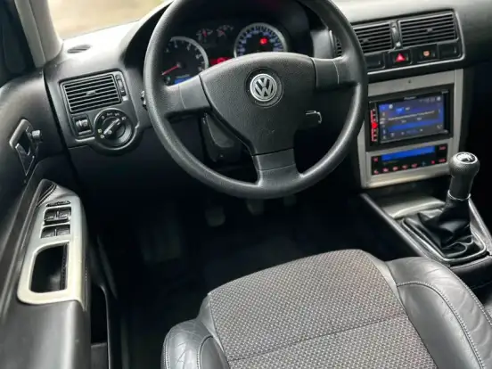 VOLKSWAGEN-GOLF-1.6 MI SPORTLINE 8V FLEX 4P MANUAL VOLKSWAGEN-GOLF-2010