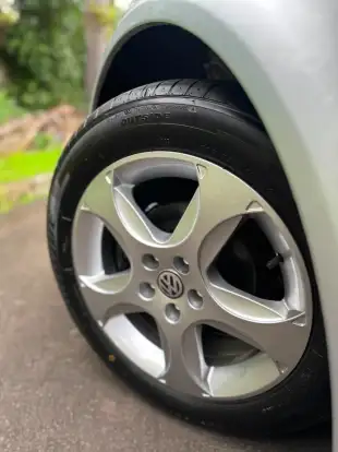 VOLKSWAGEN-GOLF-2010