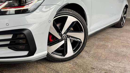 VOLKSWAGEN-GOLF-2018