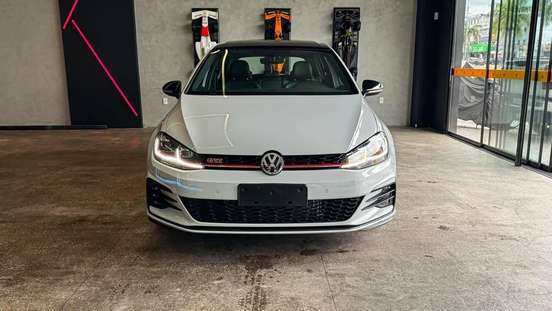 VOLKSWAGEN-GOLF-2018