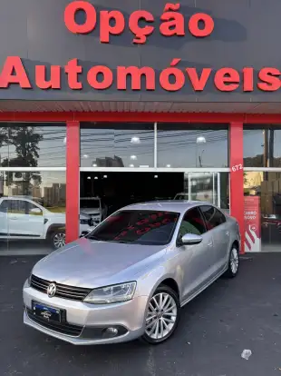 VOLKSWAGEN-JETTA-2011