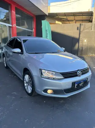 VOLKSWAGEN-JETTA-2011