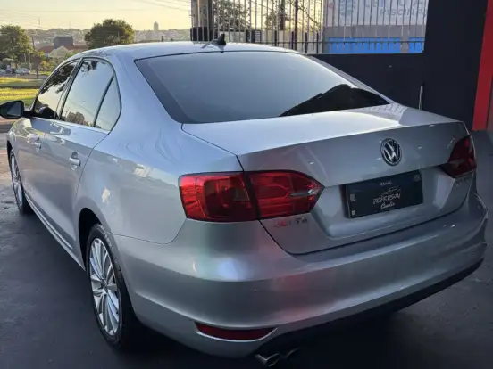 VOLKSWAGEN-JETTA-2.0 TSI HIGHLINE 200CV GASOLINA 4P TIPTRONIC VOLKSWAGEN-JETTA-2011