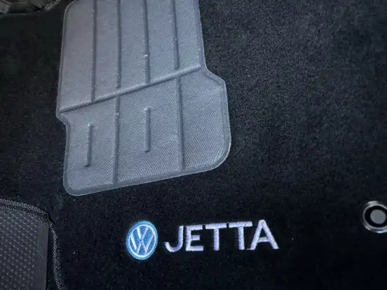 VOLKSWAGEN-JETTA-2011