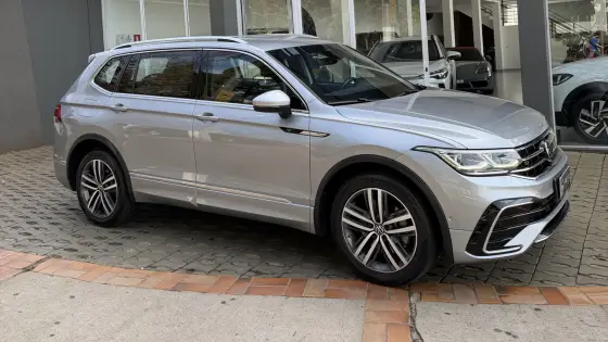 VOLKSWAGEN TIGUAN 2.0 300 TSI GASOLINA ALLSPACE R-LINE AUTOMÁTICO VOLKSWAGEN TIGUAN 2.0 300 TSI GASOLINA ALLSPACE R-LINE AUTOMÁTICO