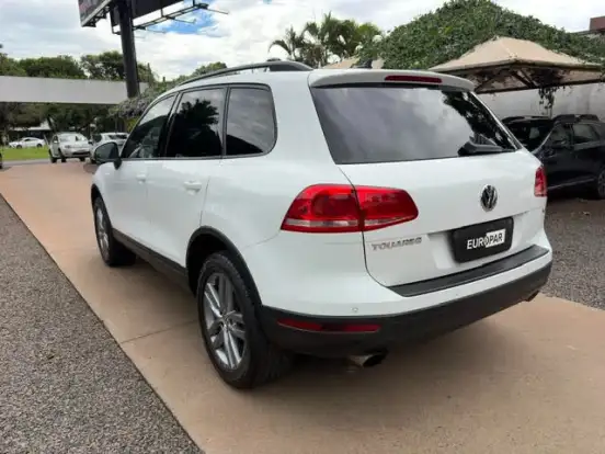 VOLKSWAGEN-TOUAREG-2014
