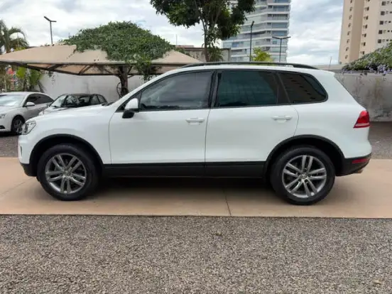 VOLKSWAGEN-TOUAREG-2014