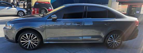 VOLKSWAGEN-JETTA-2.0 TSI HIGHLINE 211CV GASOLINA 4P TIPTRONIC VOLKSWAGEN-JETTA-2013