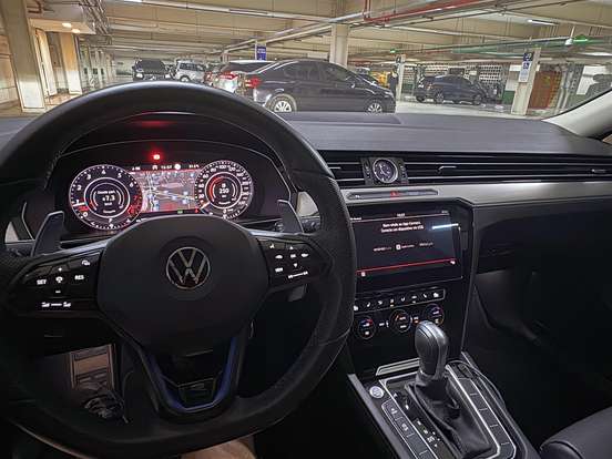 VOLKSWAGEN-PASSAT-2018