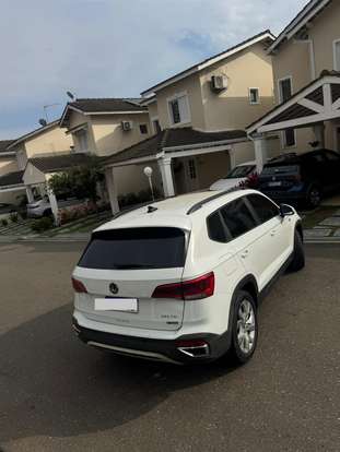 VOLKSWAGEN-TAOS-2021