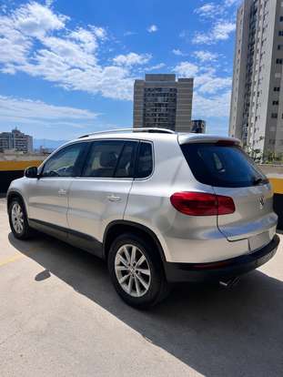 VOLKSWAGEN-TIGUAN-2012