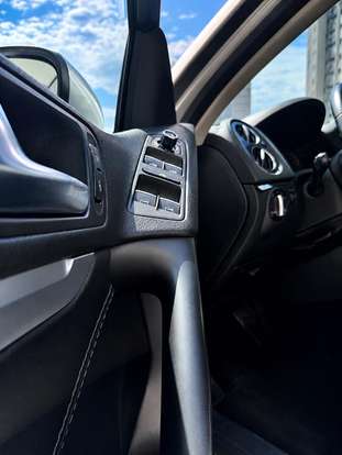 VOLKSWAGEN-TIGUAN-2012