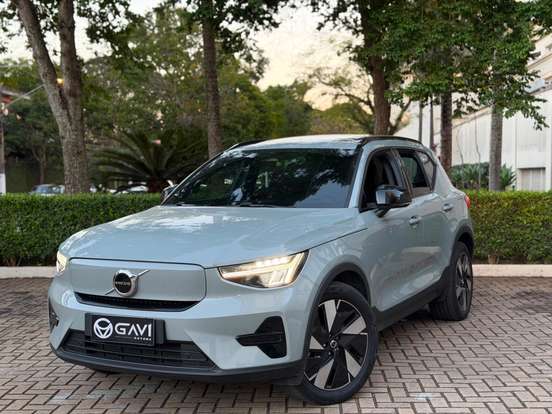 VOLVO-EX40-2025