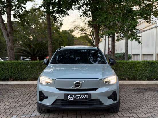 VOLVO-EX40-2025