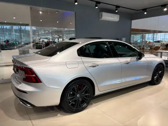 VOLVO-S60-2.0 T8 R-DESIGN HÍBRIDO 4P AUTOMÁTICO VOLVO-S60-2019