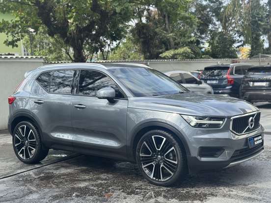 VOLVO-XC40-2018