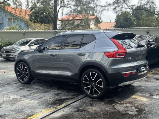 VOLVO-XC40-2.0 T5 GASOLINA MOMENTUM AWD GEARTRONIC VOLVO-XC40-2018