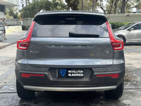 VOLVO-XC40-2.0 T5 GASOLINA MOMENTUM AWD GEARTRONIC VOLVO-XC40-2018