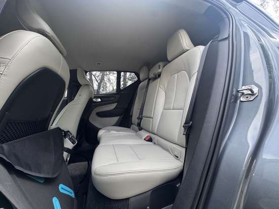 VOLVO-XC40-2018