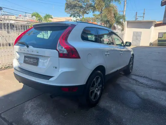 VOLVO-XC60-2011