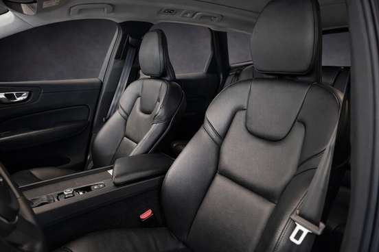 VOLVO-XC60-2020