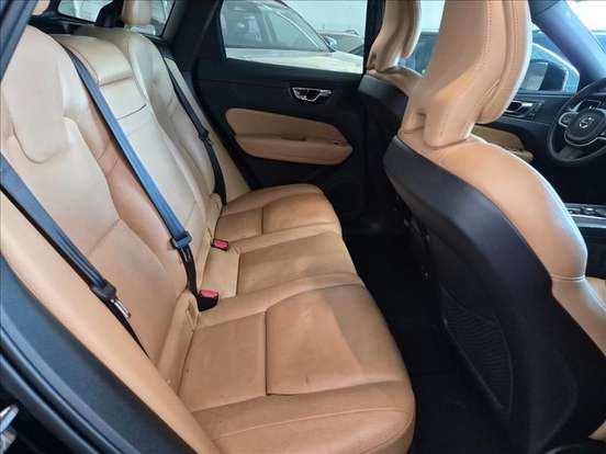 VOLVO-XC60-2018