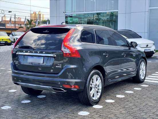 VOLVO-XC60-2015