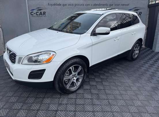 VOLVO-XC60-2011