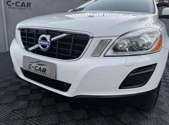 VOLVO-XC60-2011