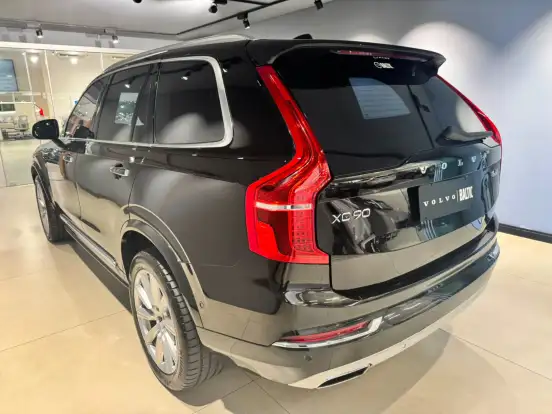 VOLVO-XC90-2018