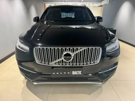 VOLVO-XC90-2018
