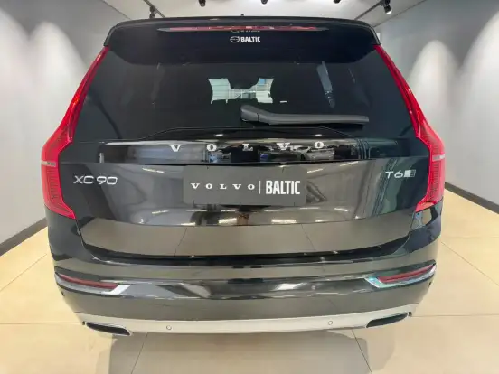 VOLVO-XC90-2018