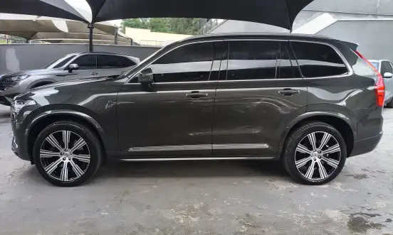 VOLVO-XC90-2021