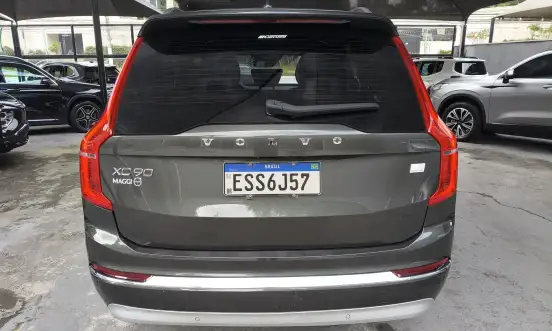 VOLVO-XC90-2021