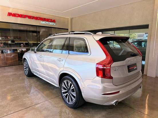 VOLVO-XC90-2017