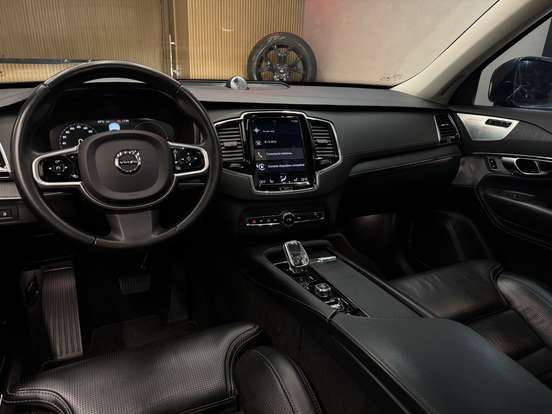 VOLVO-XC90-2019