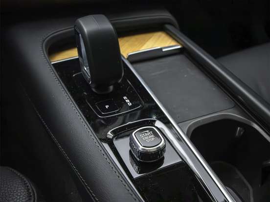 VOLVO-XC90-2024