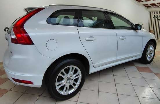 VOLVO-XC60-2014