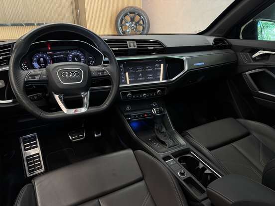 AUDI-Q3-2024